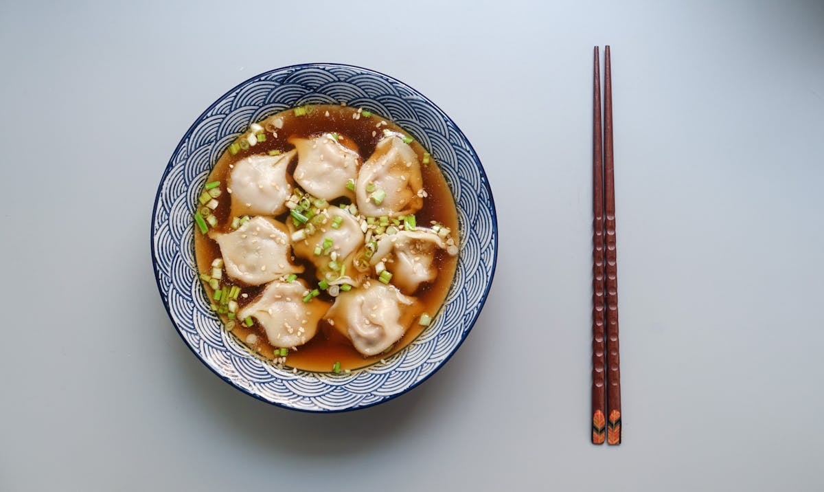 Steamed dumplings in a bamboo basket